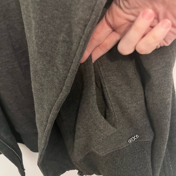 Roxy Asymmetrical Zip Up Faux Fur (Sherpa) Hoodie Jacket w/ button detail. S. - Picture 10 of 16